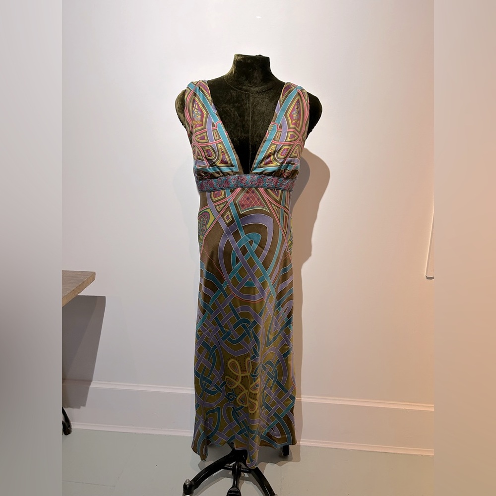 NWOT - Nicole Miller Collection - Celtic pattern 100% Silk dress, size 8
